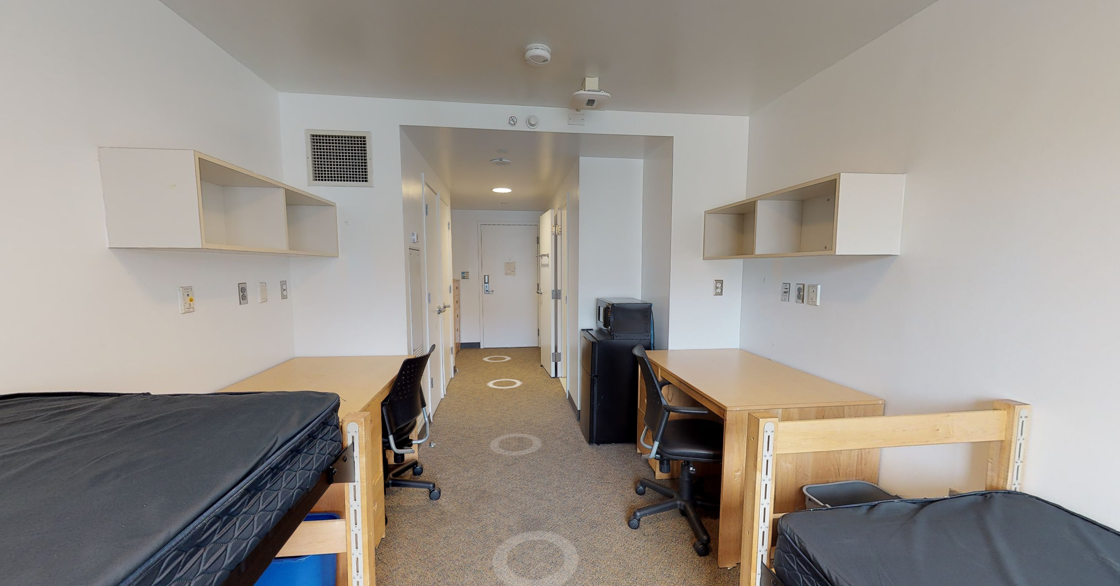 Potomac House room with two beds and two desks