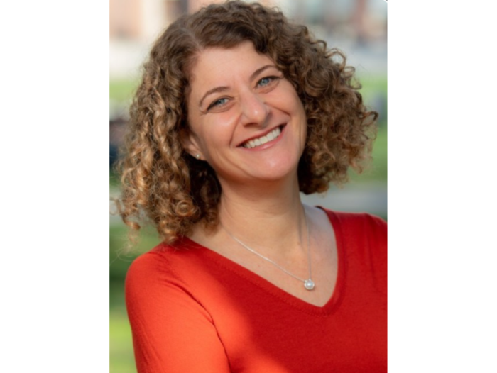 Headshot of Betsy Shimberg