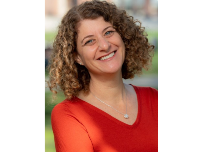 Headshot of Betsy Shimberg